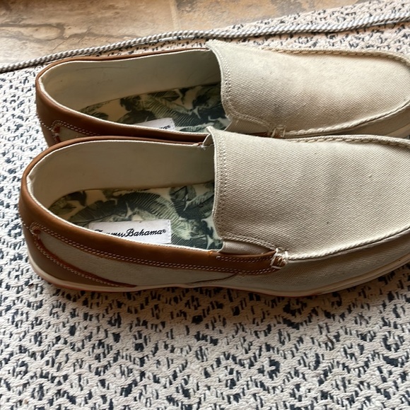 Tommy Bahama size 13 slip on shoes. - Picture 2 of 3